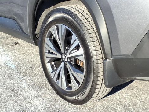 Used 2023 Nissan Rogue SV image 9