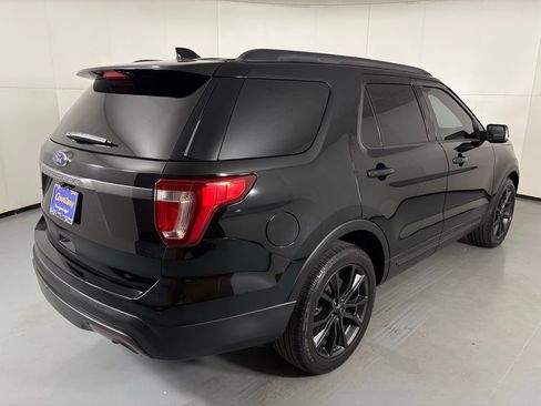 Used 2017 Ford Explorer XLT w/ Equipment Group 202A image 16