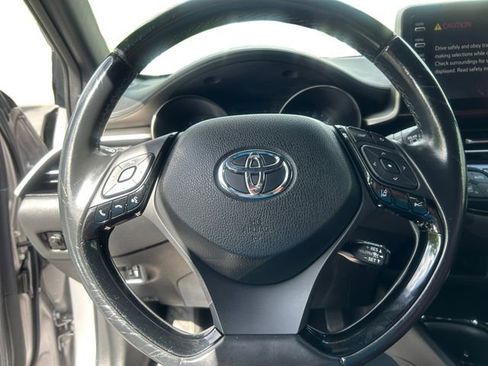 Used 2019 Toyota C-HR XLE FWD image 13