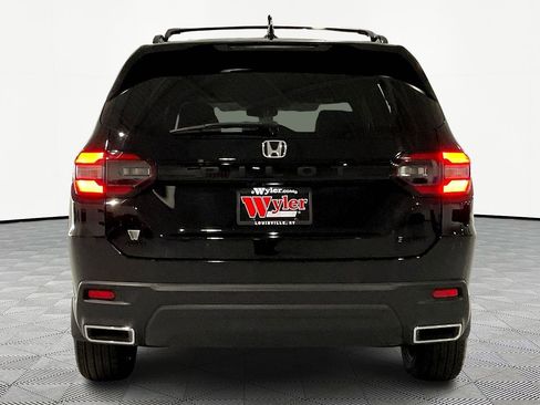 Used 2025 Honda Pilot Sport image 5