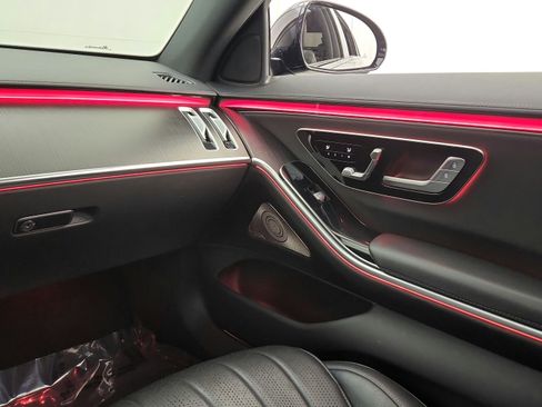 Used 2022 Mercedes-Benz S 500 4MATIC w/ AMG Line Package image 25