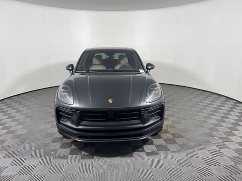 Certified 2026 Porsche Macan AWD/4WD image 10