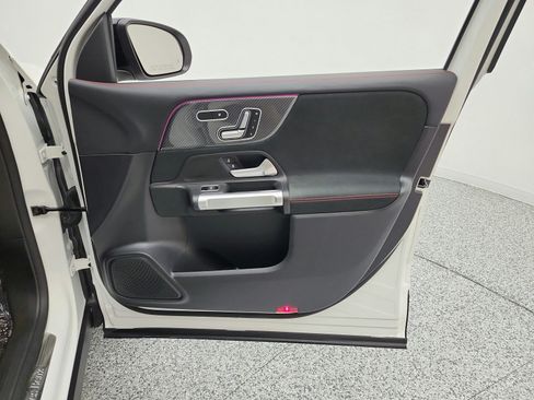 Used 2021 Mercedes-Benz GLB 250 image 19