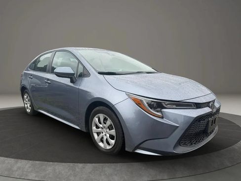 Used 2022 Toyota Corolla LE FWD image 3