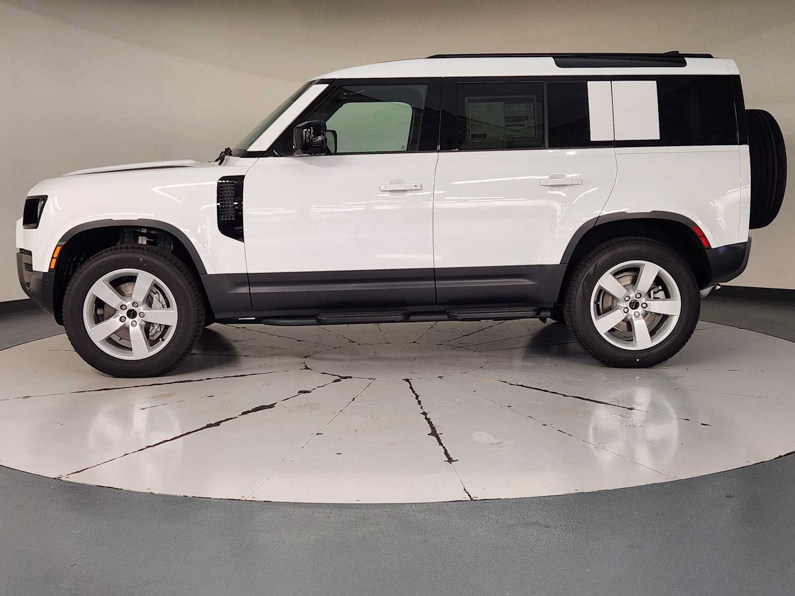 New 2026 Land Rover Defender 110 S AWD/4WD image 5