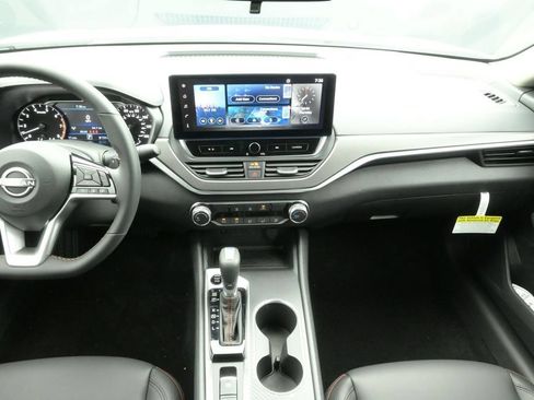 New 2026 Nissan Altima 2.5 SR AWD/4WD image 11