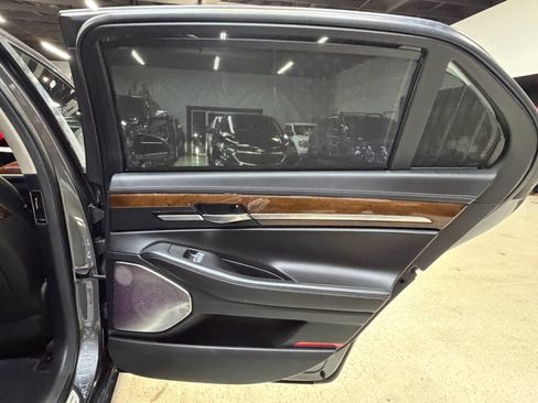 Used 2018 Genesis G90 3.3T Premium RWD image 43