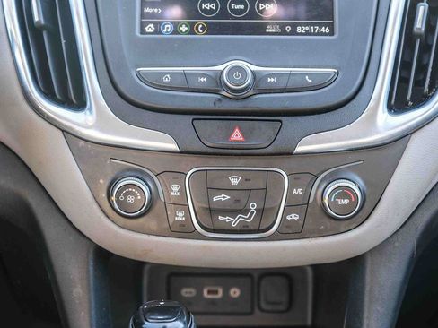 Used 2019 Chevrolet Equinox LS FWD image 15