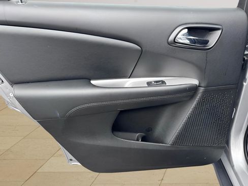 Used 2017 Dodge Journey SE image 29