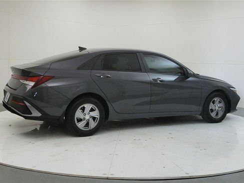 Used 2024 Hyundai Elantra SE image 8