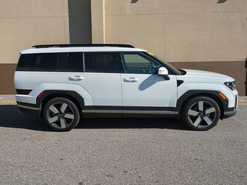 Used 2024 Hyundai Santa Fe Limited image 3