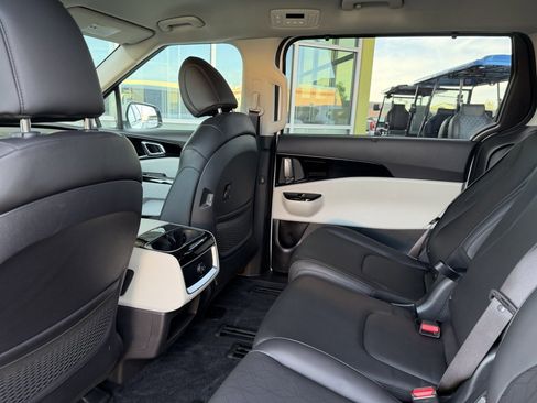 Used 2024 Kia Carnival EX image 37