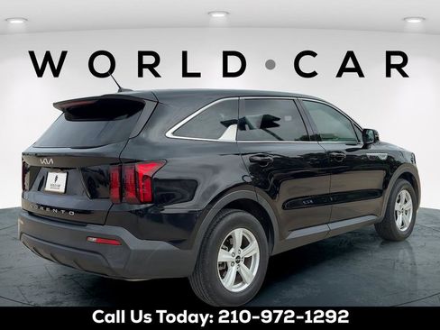 Used 2022 Kia Sorento LX FWD image 7