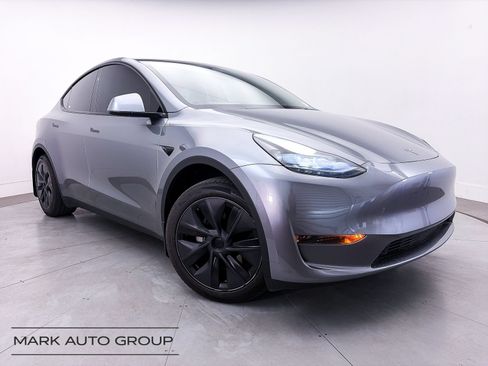 Used 2025 Tesla Model Y Long Range RWD image 1