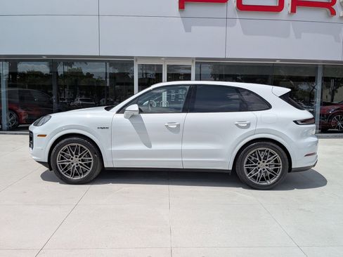 New 2026 Porsche Cayenne Turbo AWD/4WD image 2