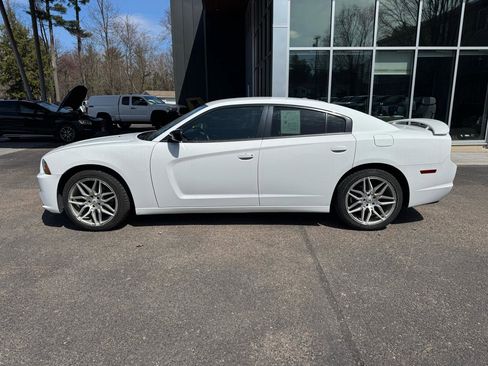 Used 2014 Dodge Charger SXT Plus RWD image 2