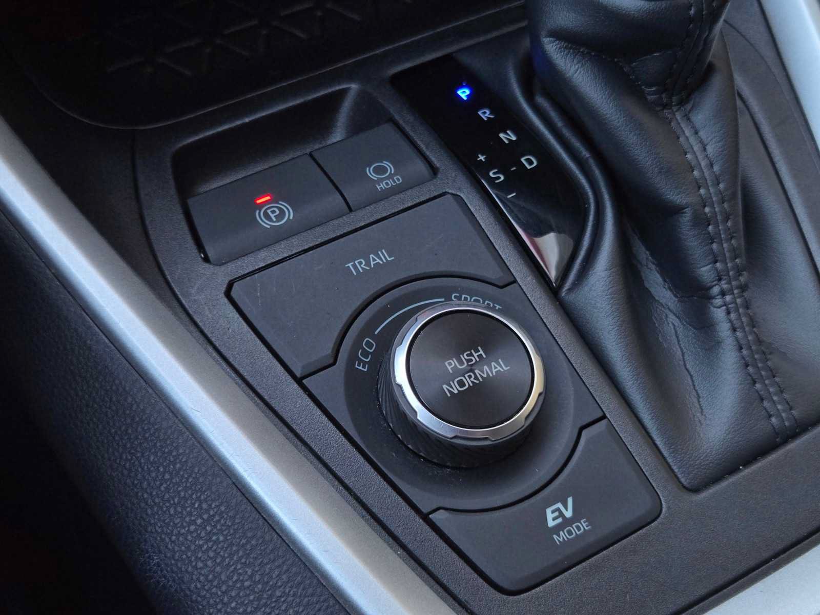 Certified 2025 Toyota RAV4 XLE AWD/4WD image 17