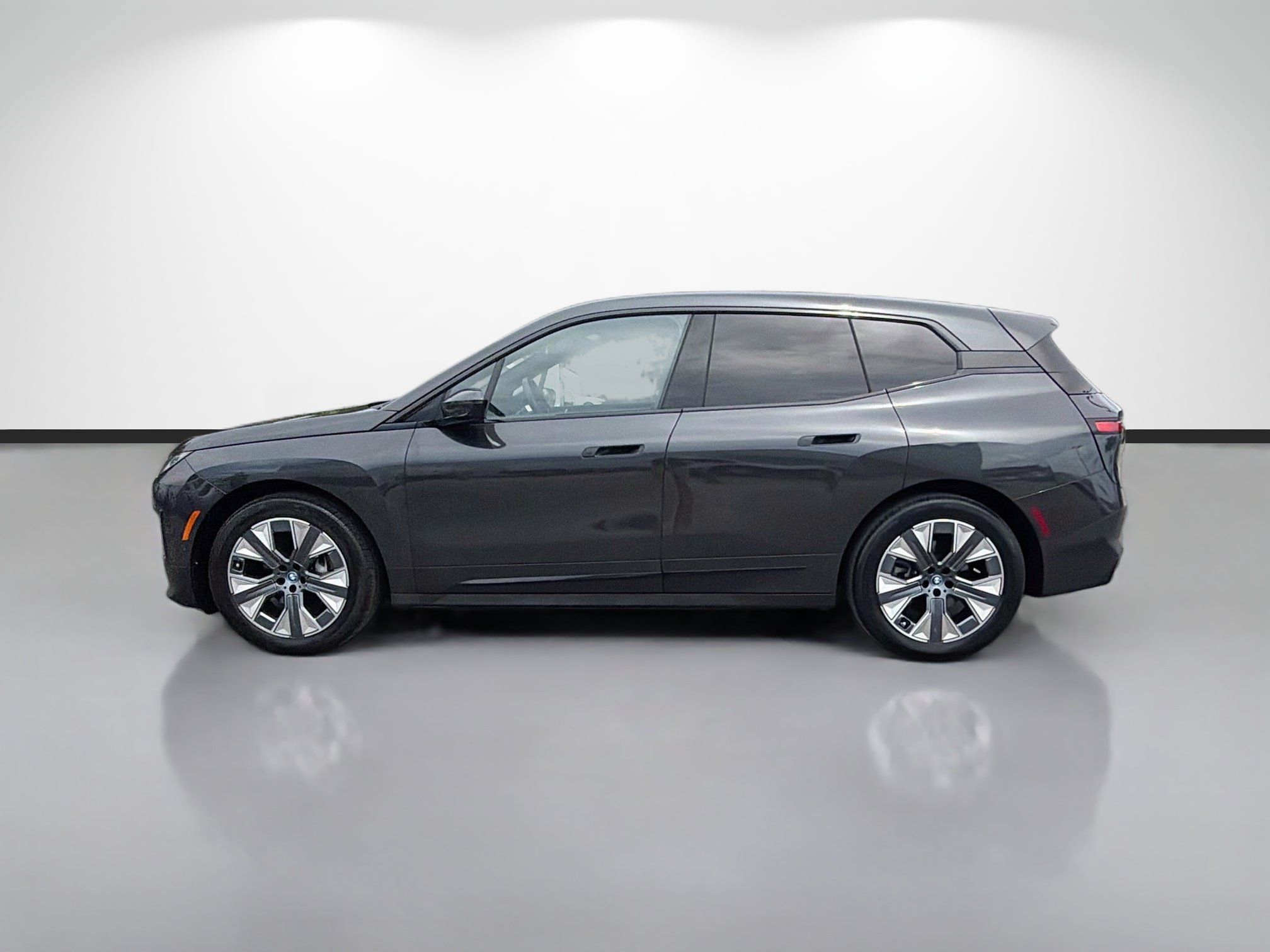 Used 2024 BMW iX xDrive50 w/ Convenience Package AWD/4WD image 6