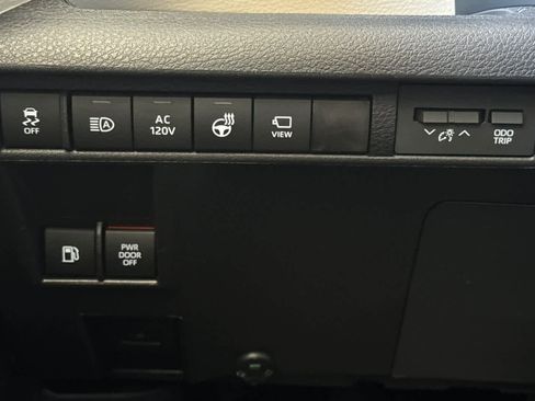 New 2026 Toyota Sienna Platinum image 31