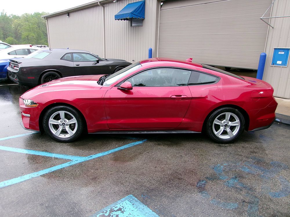 Used 2020 Ford Mustang Coupe RWD image 4