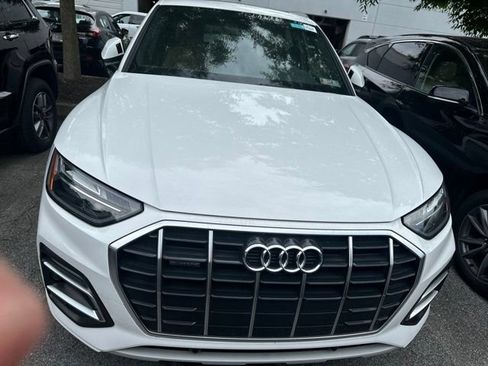 Used 2023 Audi Q5 2.0T Premium w/ Convenience Package AWD/4WD image 2
