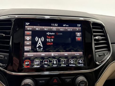 Used 2021 Jeep Grand Cherokee Limited AWD/4WD image 30