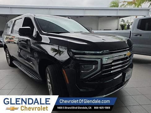 Used 2025 Chevrolet Suburban LT RWD image 7