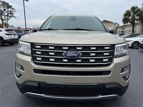 Used 2017 Ford Explorer Limited w/ Equipment Group 301A FWD image 3