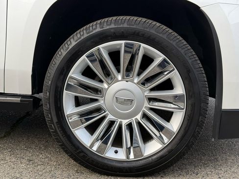 Used 2019 Cadillac Escalade Platinum image 17