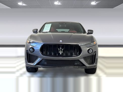 Used 2023 Maserati Levante Trofeo image 5