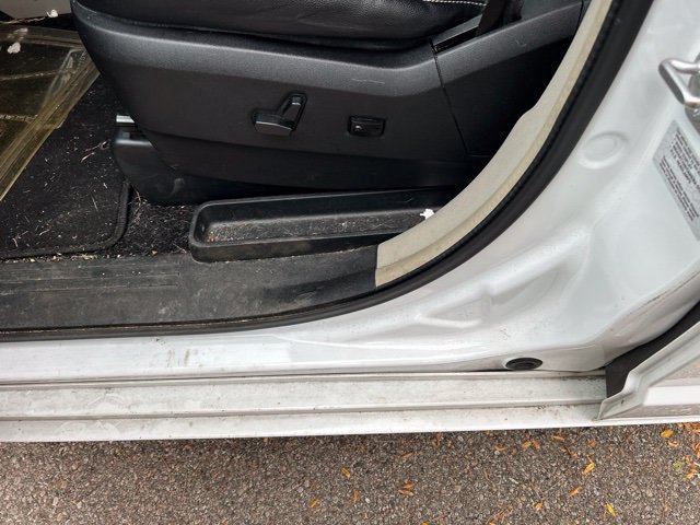 Used 2016 Chrysler Town & Country Touring-L FWD image 13