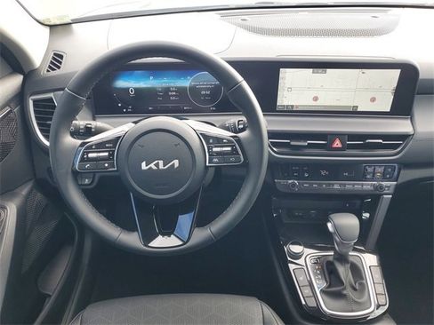 New 2026 Kia Seltos EX image 18