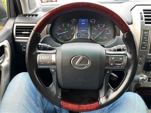 Used 2017 Lexus GX 460 Premium w/ Premium Package AWD/4WD image 9