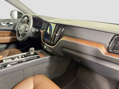 Certified 2023 Volvo XC60 B5 Plus w/ Protection Package Premier AWD/4WD image 29