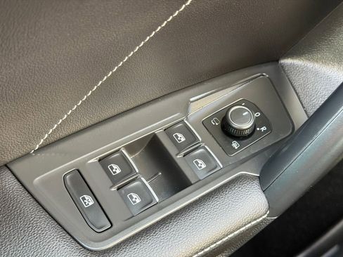 Used 2022 Volkswagen Tiguan SEL R-Line image 21