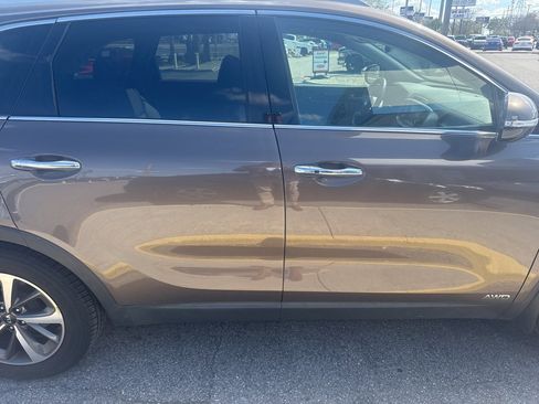 Used 2019 Kia Sorento EX image 2