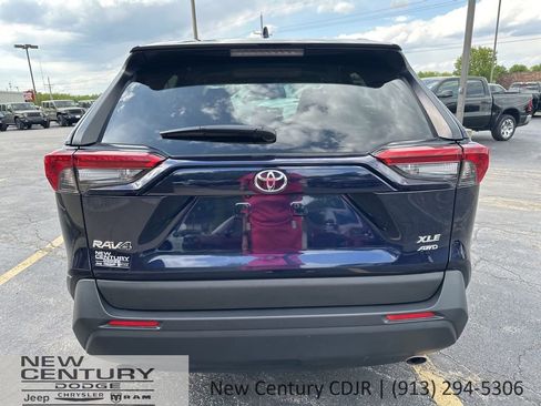Used 2025 Toyota RAV4 XLE AWD/4WD image 9
