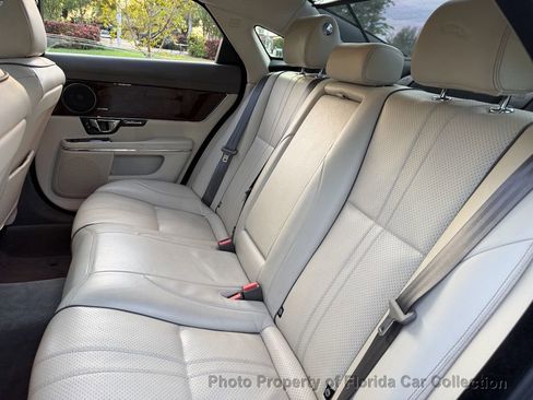 Used 2017 Jaguar XJ R-Sport RWD image 38