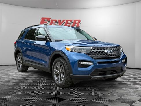 Certified 2022 Ford Explorer XLT w/ Equipment Group 202A image 3