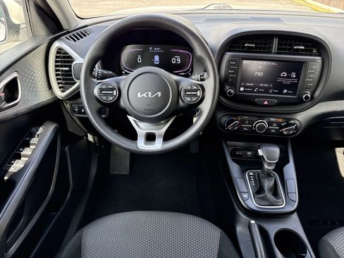 Used 2024 Kia Soul LX w/ LX Technology Package image 15