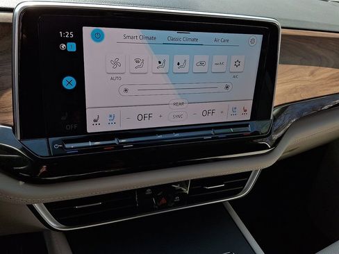 Used 2025 Volkswagen Atlas SE image 15