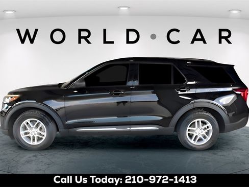 Used 2025 Ford Explorer Active image 4