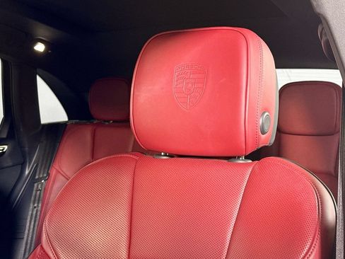 Certified 2023 Porsche Macan AWD/4WD image 22
