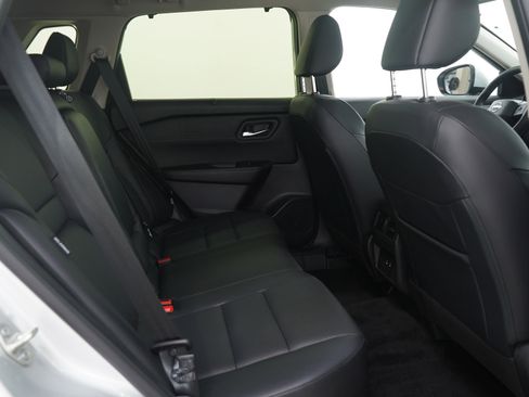 Used 2025 Nissan Rogue SV w/ SV Premium Package image 14