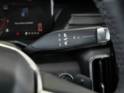 Used 2025 GMC Acadia Elevation image 37