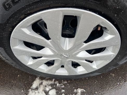 Certified 2020 Nissan Rogue S image 38