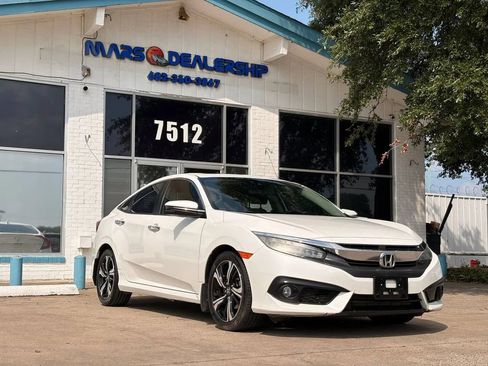 Used 2017 Honda Civic Touring image 1