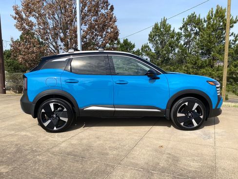 Used 2025 Nissan Kicks SR w/ Interior Electronics Package image 7