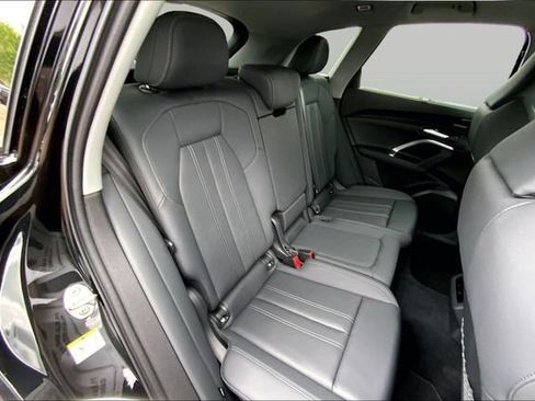 Used 2025 Audi Q5 Premium Plus w/ Premium Plus AWD/4WD image 19