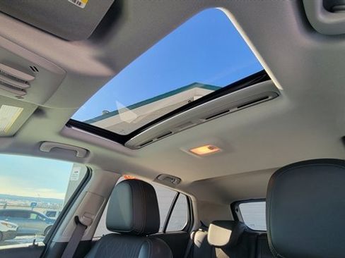 Used 2020 Chevrolet Trax LT w/ Sun & Sound Package image 31